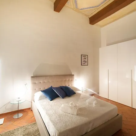 Apartment Apo2 Deluxe 2bdr Family By Ponte Vecchio Florence